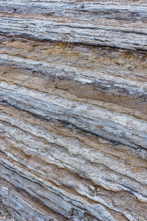 Foto de Vista detallada de las formaciones rocosas sedimentarias en la pintoresca costa del Cabo Drastis en Corfú - Imagen libre de derechos