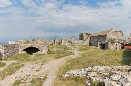 Téléchargez les photos : Vue panoramique de la partie centrale de la forteresse médiévale Rosafa à Skadar, Albanie. - en image libre de droit