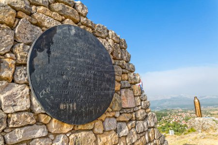 Foto de SINJ, CROACIA - 4 de agosto de 2017 Un monumento a la batalla por la ciudad, en la que los ciudadanos defendieron la ciudad del ejército otomano en 1715., Croacia Europa
. - Imagen libre de derechos