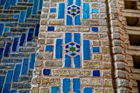 Foto de Detalle del mosaico de azulejos en la mezquita una de las más antiguas de Isfahán Irán
. - Imagen libre de derechos