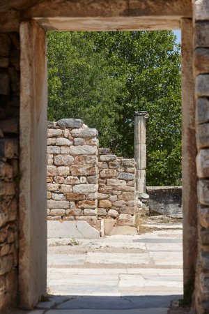Foto de Archeological site. Columns. Sanctuary of Aphrodite. Aphrodisias, Turkey - Imagen libre de derechos
