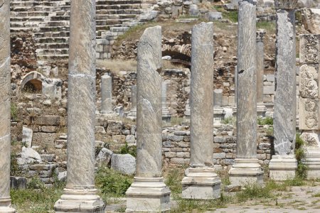 Foto de Archeological site of Aphrodisias. Amphitheatre columns. Hellenistic roman art. Turkey - Imagen libre de derechos