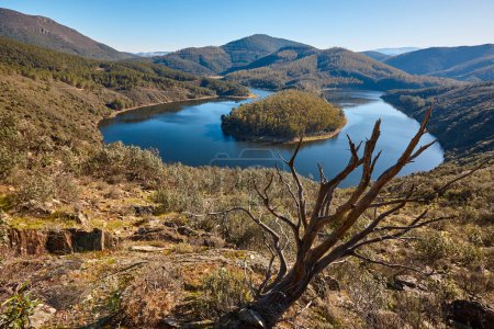 Téléchargez les photos : Melero méandre montagne et paysage fluvial en Estrémadure, Espagne - en image libre de droit