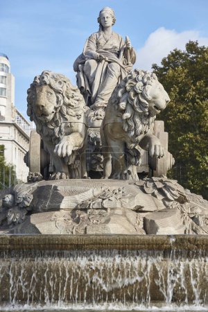Fontaine Cibeles dans le centre-ville de Madrid. Point culminant touristique. Espagne