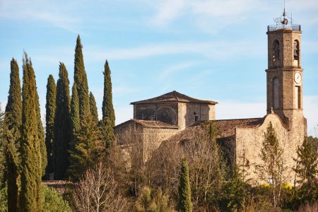 Miedeval pueblo de piedra de Mieres. Costa Brava, Girona, Cataluña