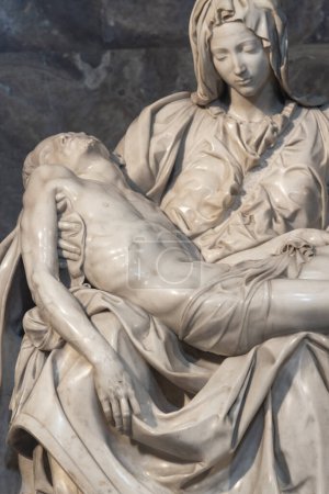 Escultura Madonna della Pieta. Miguel Ángel Buonarrotti. Vaticano. Italia