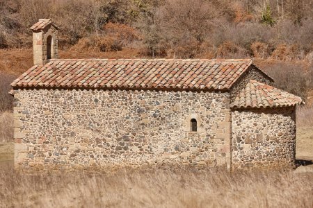 Die Kapelle Santa Margarida in der Vulkanregion La Garrotxa. Girona, Spanien