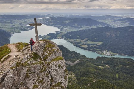 Attersee und Alpenkette im Salzburger Land. Österreich als Wahrzeichen