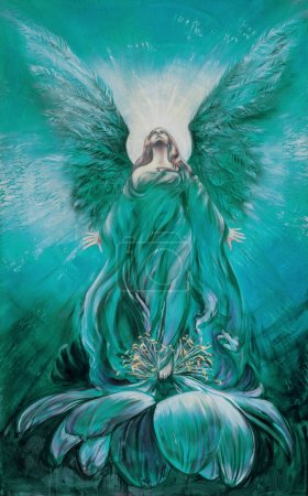 Majestuosa turquesa, verde, ángel azul de amor en una flor de loto mira hacia arriba en el resplandor del cielo divino