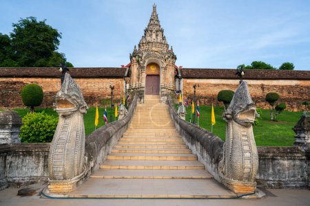Foto de Wat Phra Que Lampang Luang, un importante templo budista en el norte, es el templo más famoso en la provincia de Lampang, Tailandia. - Imagen libre de derechos
