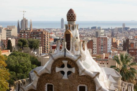 Foto de Barcelona, Spain - 09 Jan, 2022: The famous buildings of Park Guell in Barcelona, in the entrance area in the morning, Catalan modernist architecture, by Antonio Gaudi - Imagen libre de derechos
