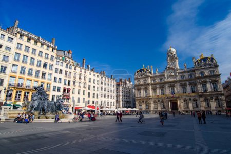 Téléchargez les photos : Place des Terreaux, une place au centre de Lyon, France - en image libre de droit