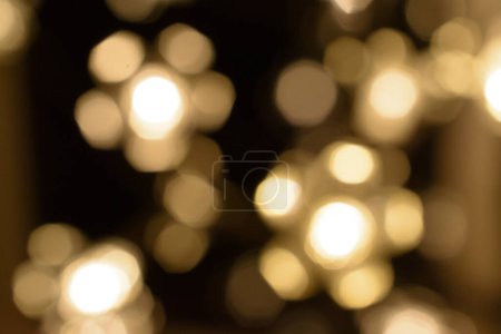 Foto de Calientes luces blancas doradas borrosas bokeh - Imagen libre de derechos