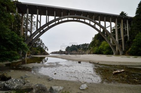 Russische Schlucht Kalifornien Highway eine Brücke über den Strand