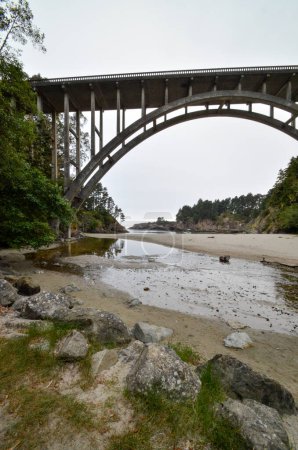 Russische Schlucht Kalifornien Highway eine Brücke über den Strand