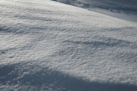 Foto de A snow covered surface of relief - Imagen libre de derechos
