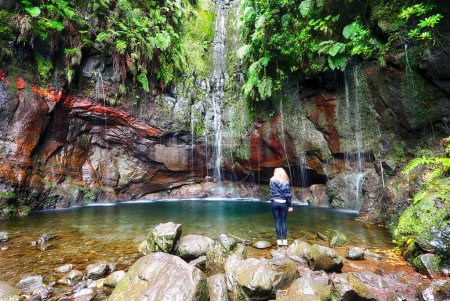 Der 25 Fontes Wasserfall und das Naturschwimmbecken. Wanderpunkt in Rabacal auf der Insel Madeira. Portugal