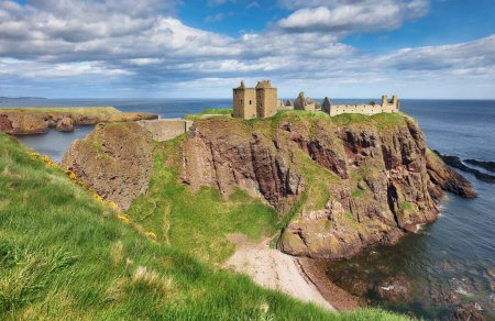 Téléchargez les photos : Scotland - Dunnotar castle, Scottish coast - en image libre de droit