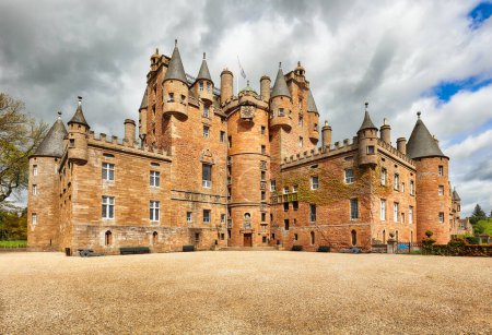 Téléchargez les photos : Château de Glamis en Écosse, Royaume-Uni - en image libre de droit
