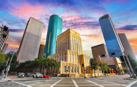 Téléchargez les photos : Houston - Skyline Panorama de l'hôtel de ville et du centre-ville, Texas by night, États-Unis - en image libre de droit