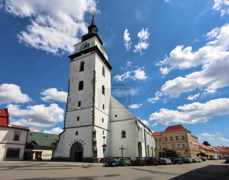 Velke Mezirici - Place principale et église paroissiale de Saint-Nicolas, République tchèque