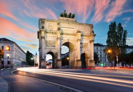 Arco triunfal de Siegestor (Puerta de la Victoria) en el centro de Munich, Alemania 