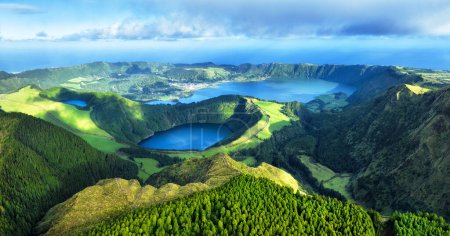 Téléchargez les photos : Beau lac de Sete Cidades du drone, Açores, Portugal Europe - en image libre de droit