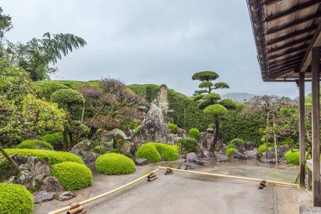 Téléchargez les photos : Japanese garden in Chiran Samurai district in Kagoshima, Japan - en image libre de droit