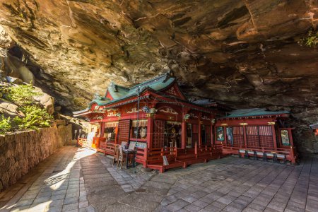 Téléchargez les photos : Udo jingu, un sanctuaire shintoïste situé sur la côte de Nichinan, Kyushu, Japon. - en image libre de droit