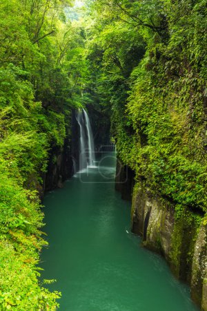 Téléchargez les photos : Beau paysage de gorge takachiho et cascade à Miyazaki, Kyushu, Japon - en image libre de droit