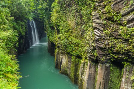 Téléchargez les photos : Beau paysage de gorge takachiho et cascade à Miyazaki, Kyushu, Japon - en image libre de droit