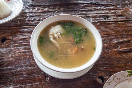 Köstliche Thai würzig-saure Meeresfrüchte-Suppe