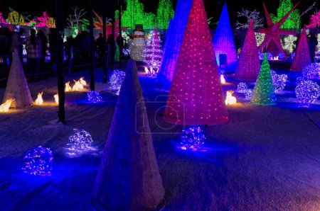 Foto de País de las maravillas de invierno creado con luces - espectáculo de luz moderna - Imagen libre de derechos