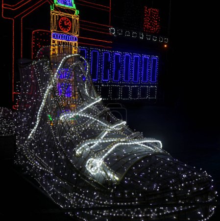Foto de Botas iluminadas con luces de colores - espectáculo de luz moderna - Imagen libre de derechos