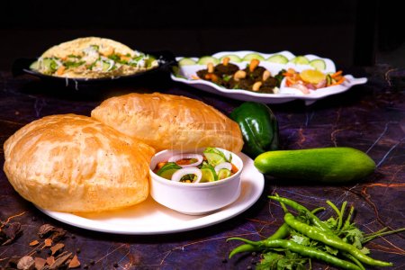 Téléchargez les photos : Chole Bhature ou Chana masala est un plat indien célèbre - en image libre de droit