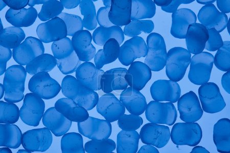 Téléchargez les photos : Close-up of polymer resins in laboratory for injection molding and background - en image libre de droit