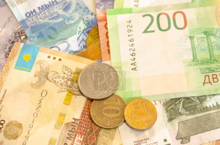 Téléchargez les photos : Set of money Kazakhstan tenge, Russian ruble - en image libre de droit