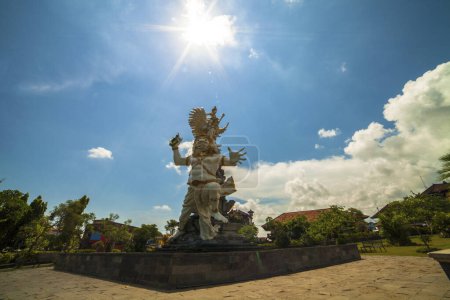 Foto de Escultura de la mitología balinesa en Gianyar, Bali, Indonesia - Imagen libre de derechos