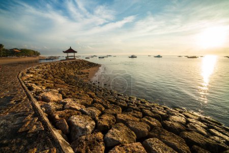 Téléchargez les photos : Ambiance matinale à Sanur Beach, Bali, Indonésie - en image libre de droit
