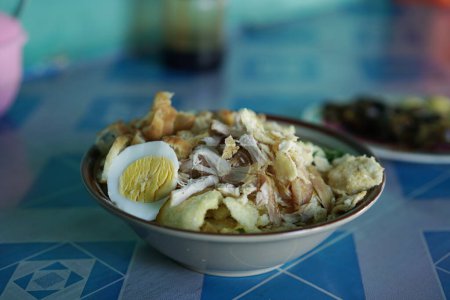 Hühnerbrei. traditionelles essen aus cianjur indonesien