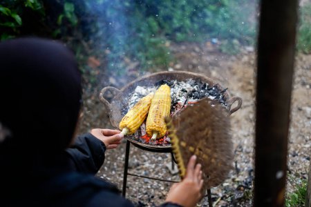 the process of cooking roasted corn in ciwidey bandung