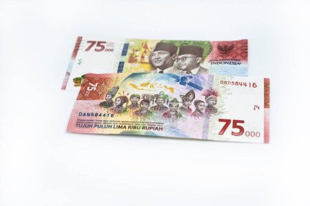 75.000 Banknoten Indonesische Rupiah Geld isoliert auf weißem Hintergrund