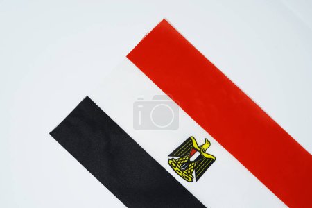 Ägyptische Flagge isoliert auf weißem Hintergrund