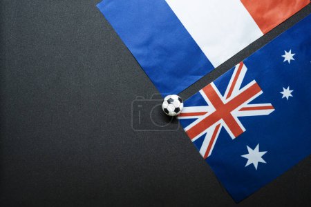 Noviembre 2022: Francia vs Australia, Partido de fútbol con banderas nacionales