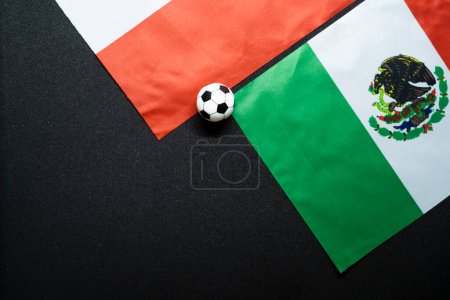 November 2022: Mexiko gegen Polen, Fußballspiel mit Nationalflaggen