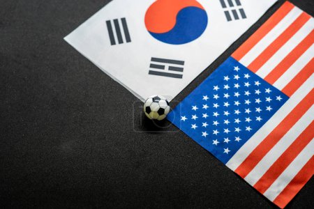 Südkorea vs USA, Fußballspiel mit Nationalflaggen