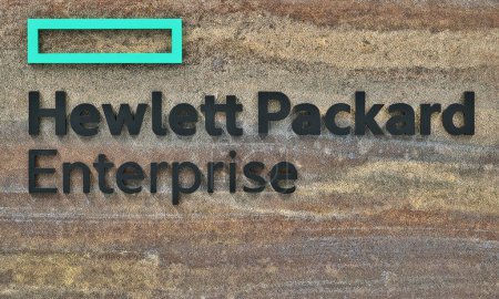Foto de Houston, Texas, Estados Unidos 17-09-2023: Hewlett Packard Firma y logotipo del negocio en Houston, TX. Empresa multinacional de tecnología de la información. - Imagen libre de derechos