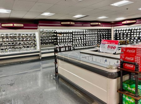 Photo for Twinsburg, OH, USA - August 25, 2023: Empty cases and refrigerator bins greet customers in the Giant Eagle supermarket after a severe storm knocked out power. - Royalty Free Image