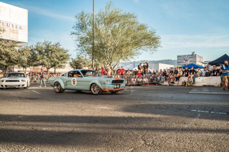Foto de Las Vegas - Estados Unidos - 3 de noviembre de 2023: Ford Mustang durante el SEMA Show Cruise. - Imagen libre de derechos