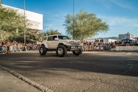 Foto de Las Vegas - Estados Unidos - 3 de noviembre de 2023: Ford Bronco durante el SEMA Show Cruise. - Imagen libre de derechos